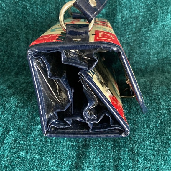 Gallery Design Hanging Travel Makeup/Toiletry Bag - Picture 5 of 6